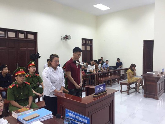 Bố v&agrave; mẹ kế bạo h&agrave;nh l&agrave;m con 10 tuổi g&atilde;y 5 xương sườn lĩnh &aacute;n - Ảnh 1.