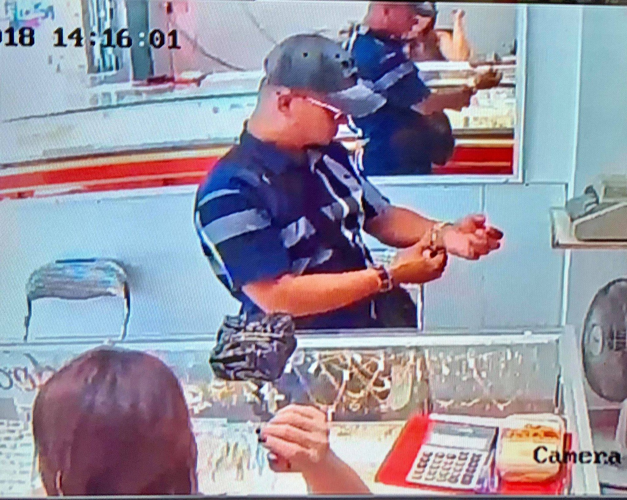 Chủ tiệm vàng trình báo bị khách dùng độc chiêu, lừa lấy vàng