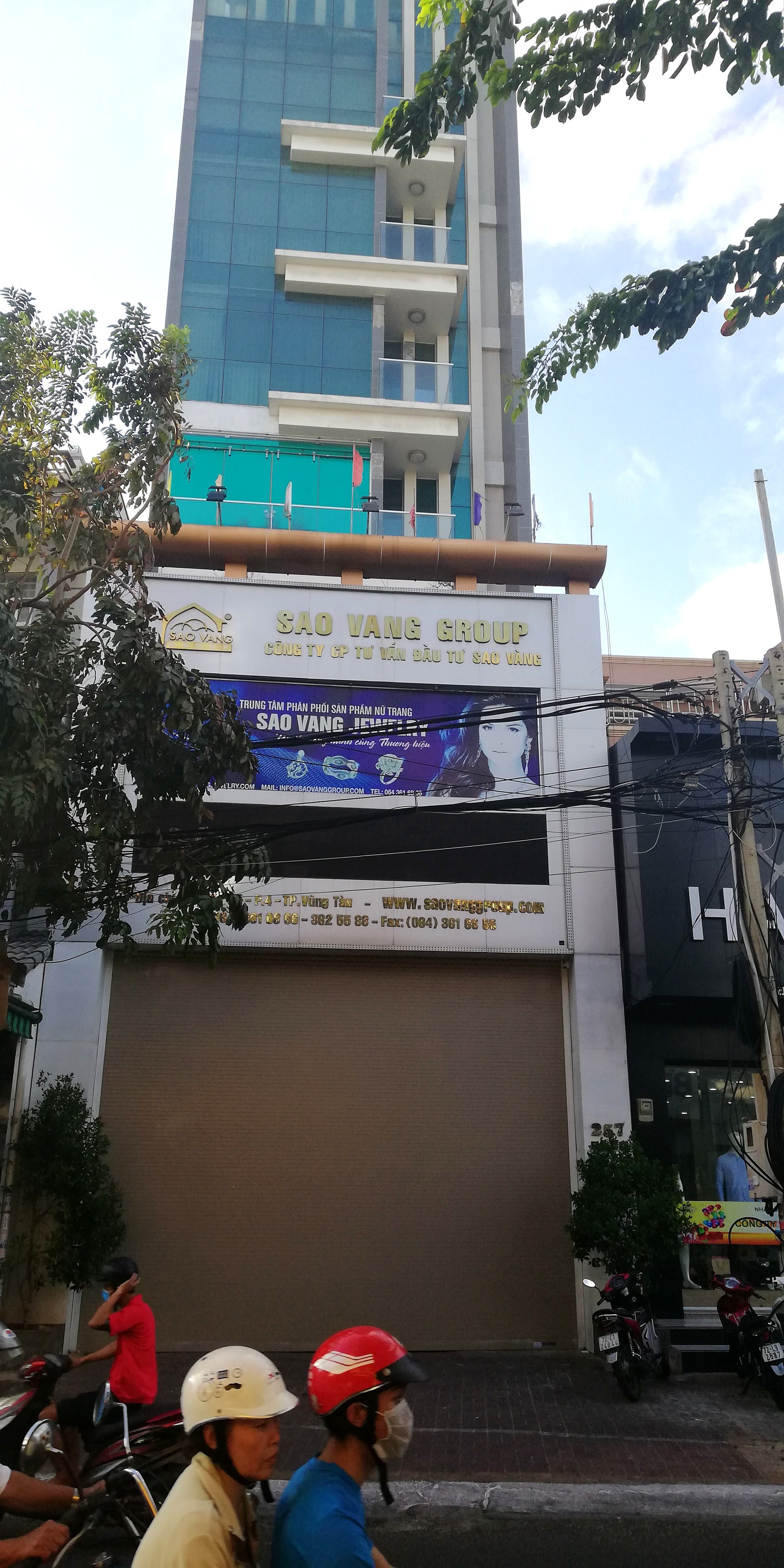 Khởi tố l&atilde;nh đạo C&ocirc;ng ty Sao V&agrave;ng v&igrave; lừa đảo cả ng&agrave;n kh&aacute;ch h&agrave;ng - Ảnh 1.
