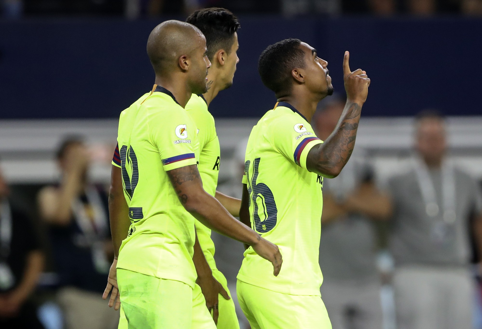 Vidal gia nhập Barcelona, Man United lo mất&hellip; Pogba - Ảnh 4.