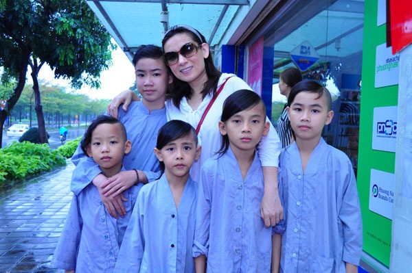 Những ng&ocirc;i sao nhiều con nu&ocirc;i nhất - Ảnh 5.