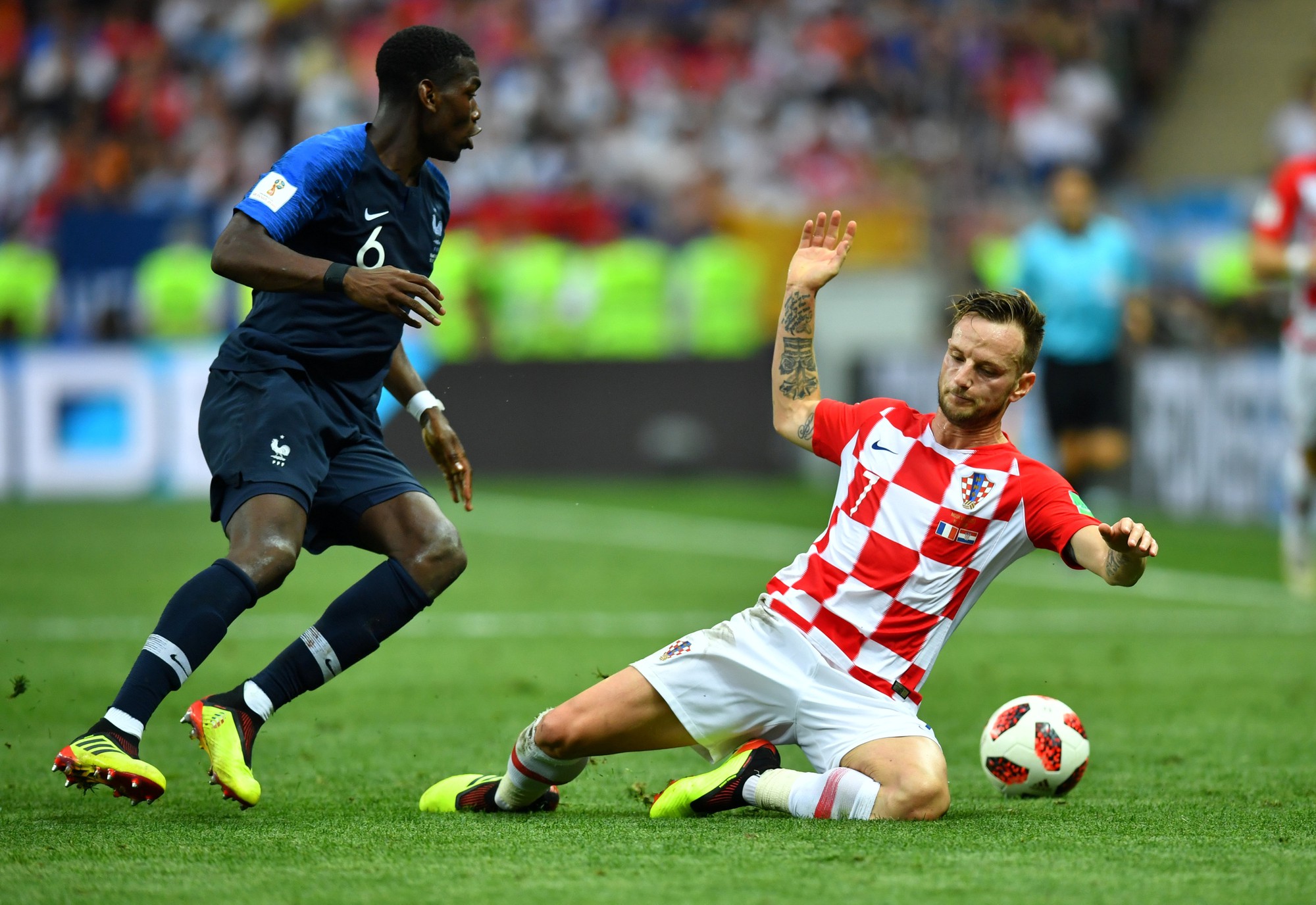 Vidal gia nhập Barcelona, Man United lo mất&hellip; Pogba - Ảnh 5.