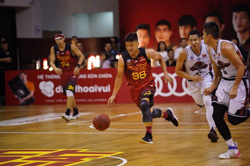 Thang Long Warrios chiếm ng&ocirc;i nh&igrave; của Saigon Heat - Ảnh 1.