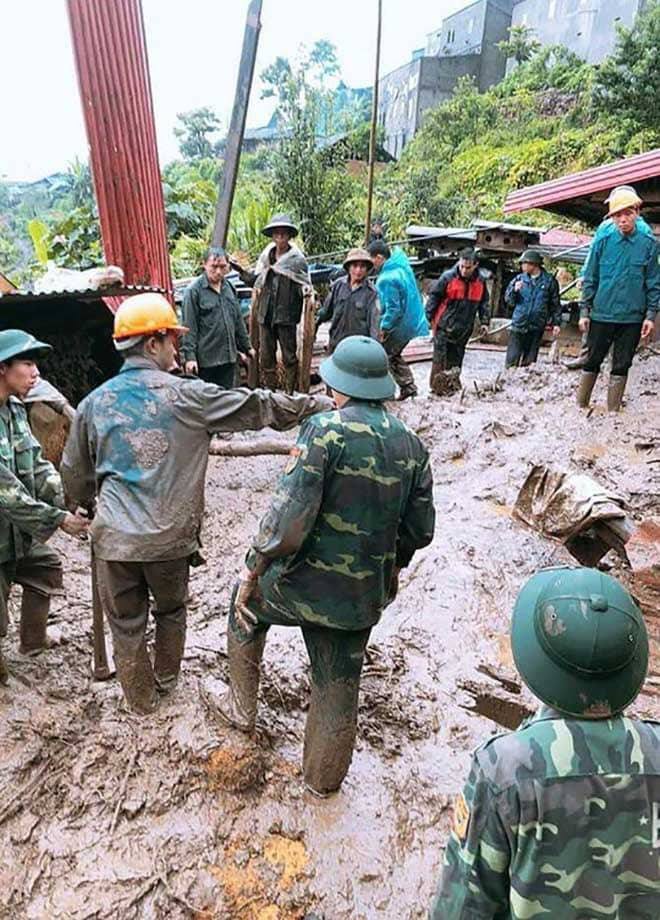 Sạt lở kinh ho&agrave;ng ở Lai Ch&acirc;u: 12 người chết v&agrave; mất t&iacute;ch, giao th&ocirc;ng t&ecirc; liệt ho&agrave;n to&agrave;n - Ảnh 1.