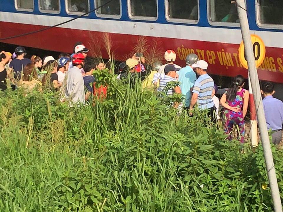 Lại xảy ra tai nạn đường sắt, người đ&agrave;n &ocirc;ng bị t&agrave;u hỏa t&ocirc;ng chết - Ảnh 1.