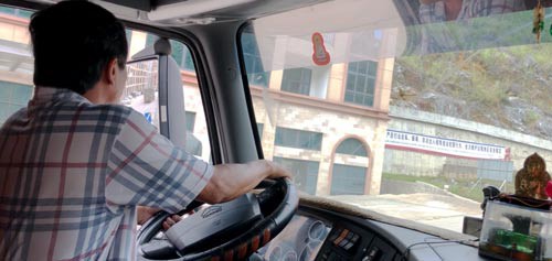Bán mạng chở hàng sang Trung Quốc: "Luật ngầm" ở xứ người