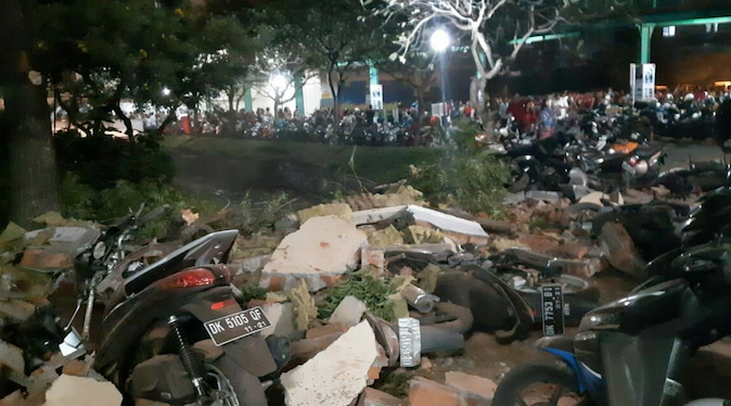 Indonesia: Động đất kép tấn công, sóng thần xuất hiện
