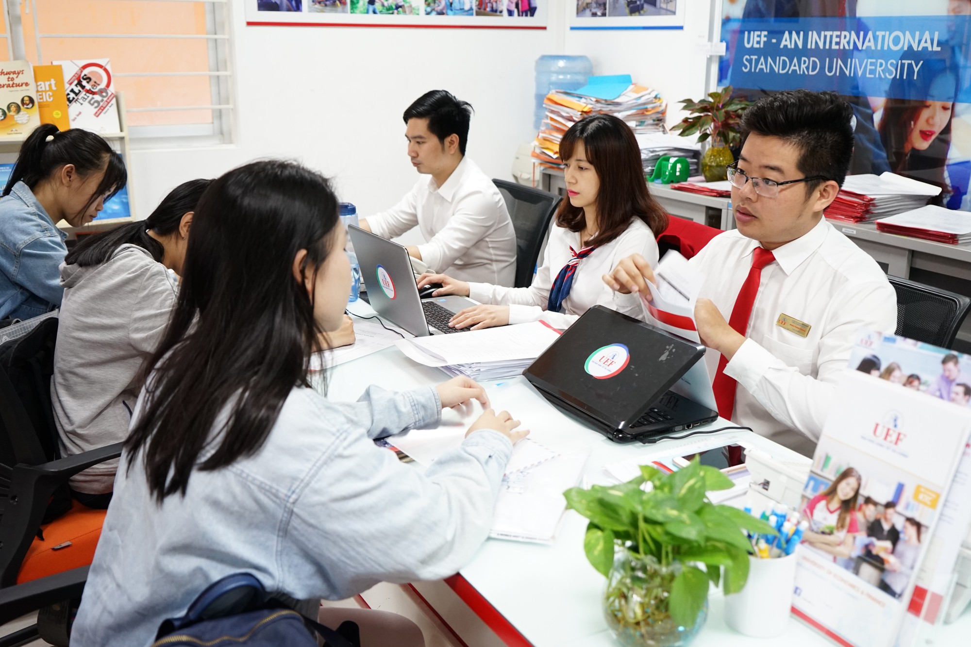 Điểm chuẩn vào ĐH Kinh tế Tài chính, Hutech từ 16 đến 20
