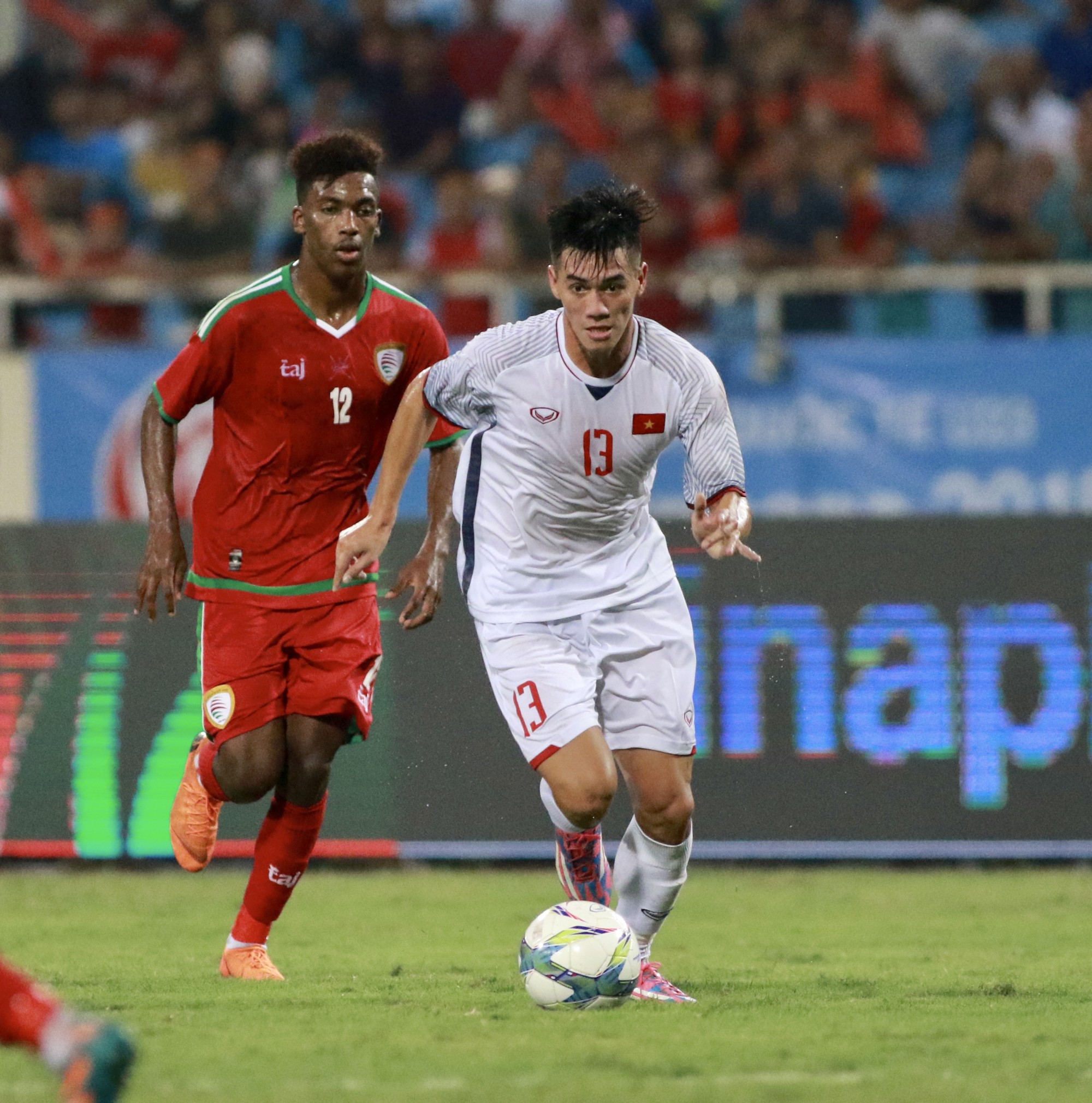 Văn Hậu ghi b&agrave;n đẹp mắt, Olympic Việt Nam sớm v&ocirc; địch - Ảnh 2.