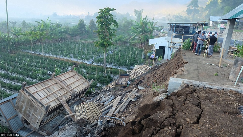 Động đất Indonesia: Du khách ùn ùn tháo chạy khỏi đảo thiên đường