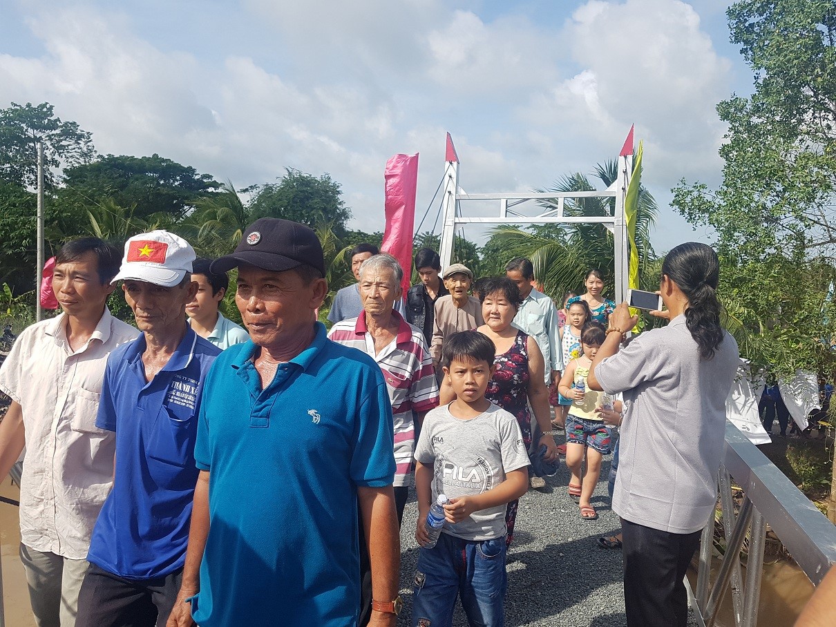 Người dân Cần Thơ hồ hởi đón nhận cầu thép dây văng của Tân Hiệp Phát