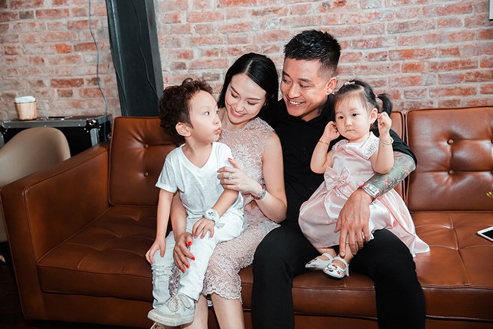 Ca sĩ Tuấn Hưng: Ngựa hoang đ&atilde; thay đổi từ khi l&agrave;m cha - Ảnh 2.