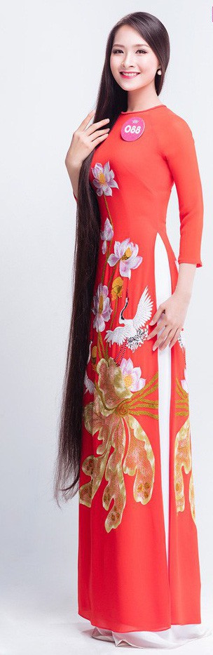 Clip C&ocirc; g&aacute;i t&oacute;c m&acirc;y Kh&aacute;nh Linh n&oacute;i về m&aacute;i t&oacute;c d&agrave;i 1,4 m - Ảnh 1.