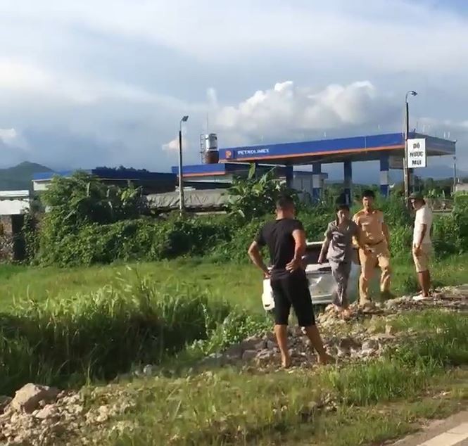 CSGT truy bắt nghi phạm vận chuyển ma túy như phim hành động - Ảnh 2.