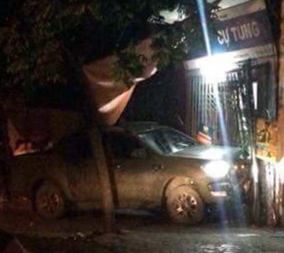 Đ&aacute;nh nhau ng&atilde; ra đường, bị đối thủ l&aacute;i &ocirc; t&ocirc; b&aacute;n tải ch&egrave;n chết tại chỗ - Ảnh 2.
