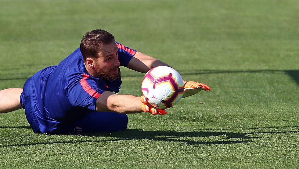 Courtois đ&agrave;o ngũ, Chelsea hỏi mua Jan Oblak 100 triệu euro - Ảnh 5.
