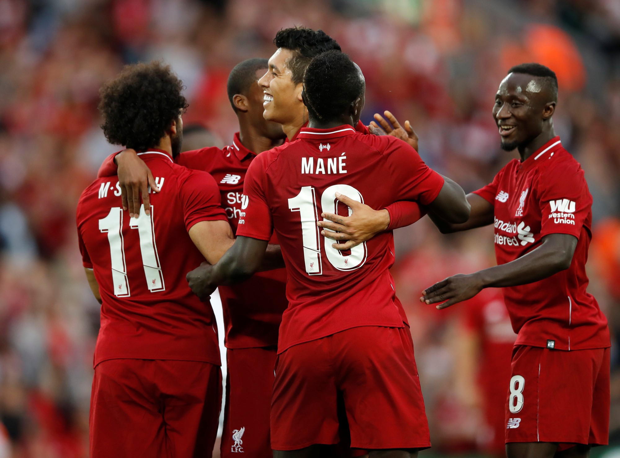 Hàng công khủng lên tiếng, Liverpool thắng dễ Torino