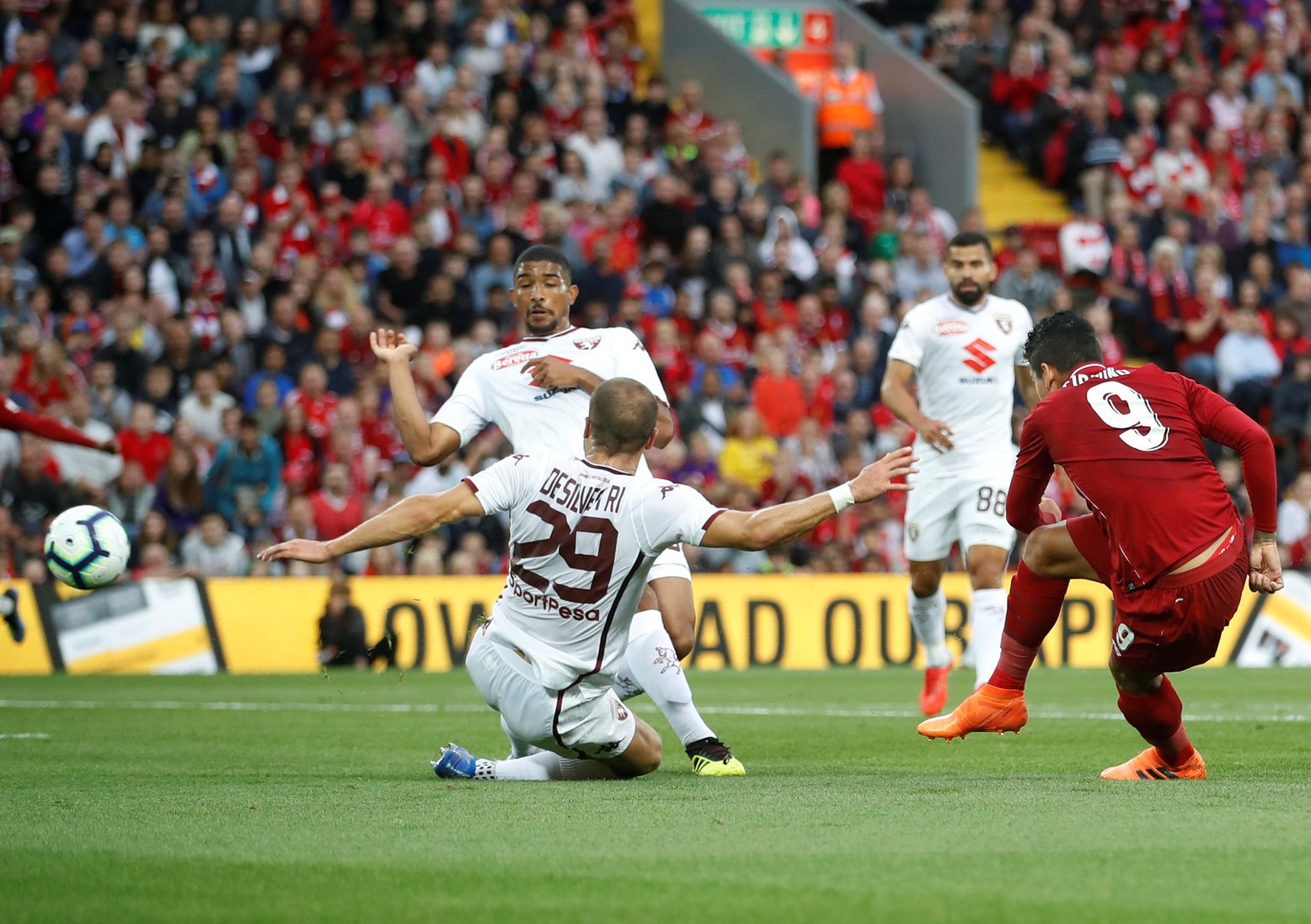 H&agrave;ng c&ocirc;ng khủng l&ecirc;n tiếng, Liverpool thắng dễ Torino - Ảnh 4.