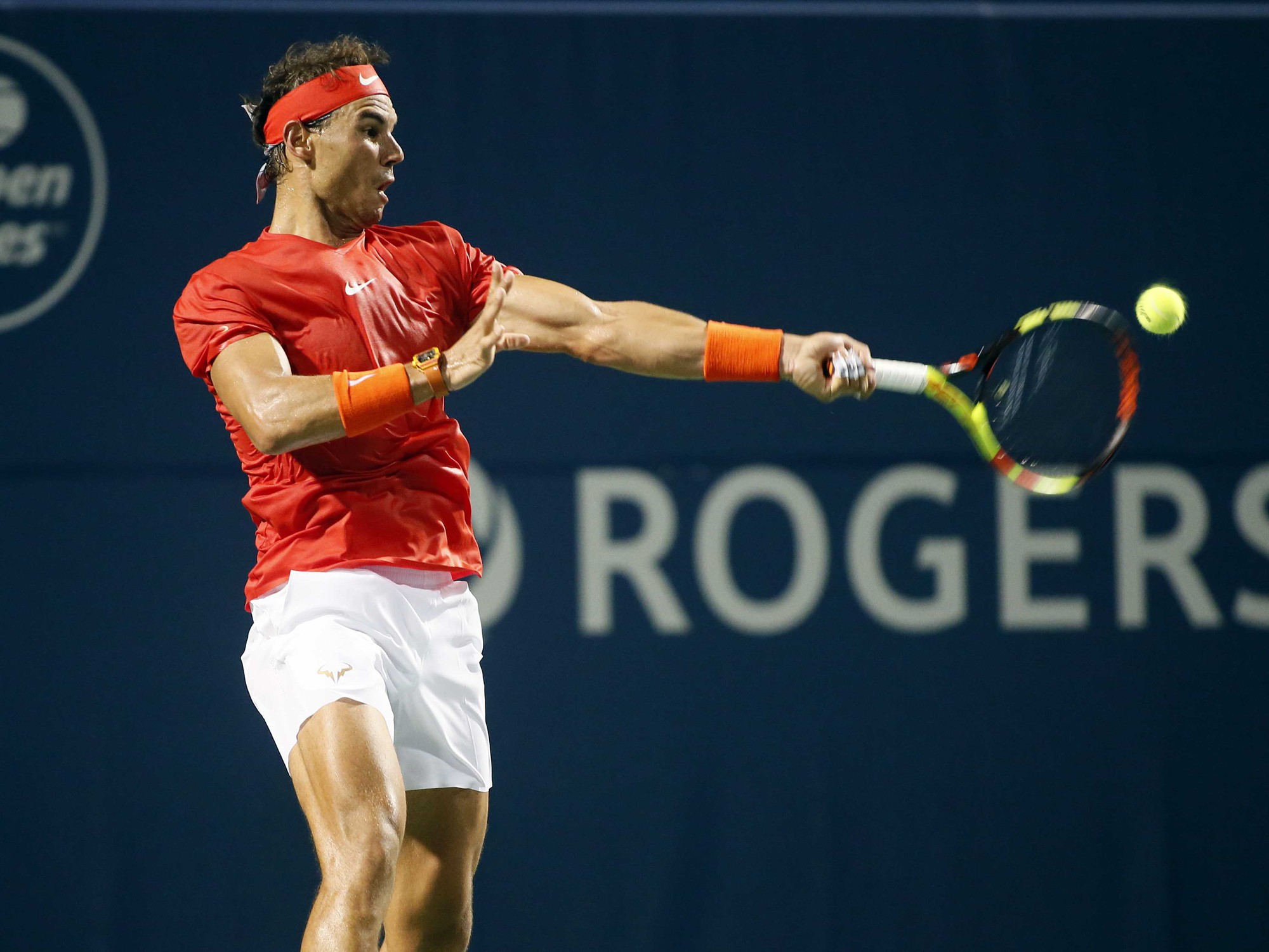 Nadal vào tứ kết Rogers Cup, Djokovic đập vợt vì bị loại