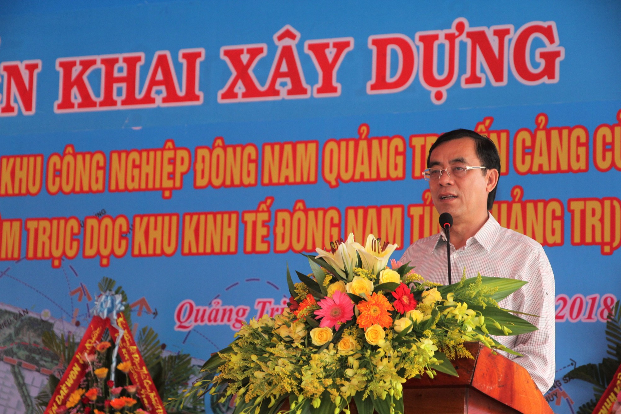 Quảng Trị: Khởi c&ocirc;ng x&acirc;y dựng đường trung t&acirc;m trục dọc Khu Kinh tế Đ&ocirc;ng Nam - Ảnh 1.