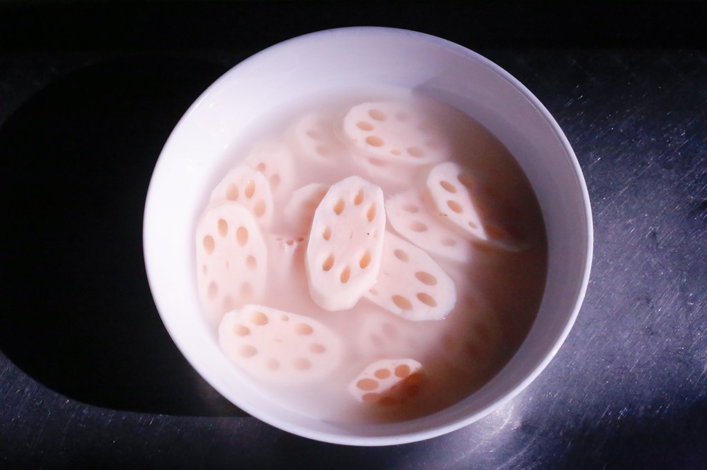 Canh chay sen dừa vừa ngon vừa trị bệnh - Ảnh 2.
