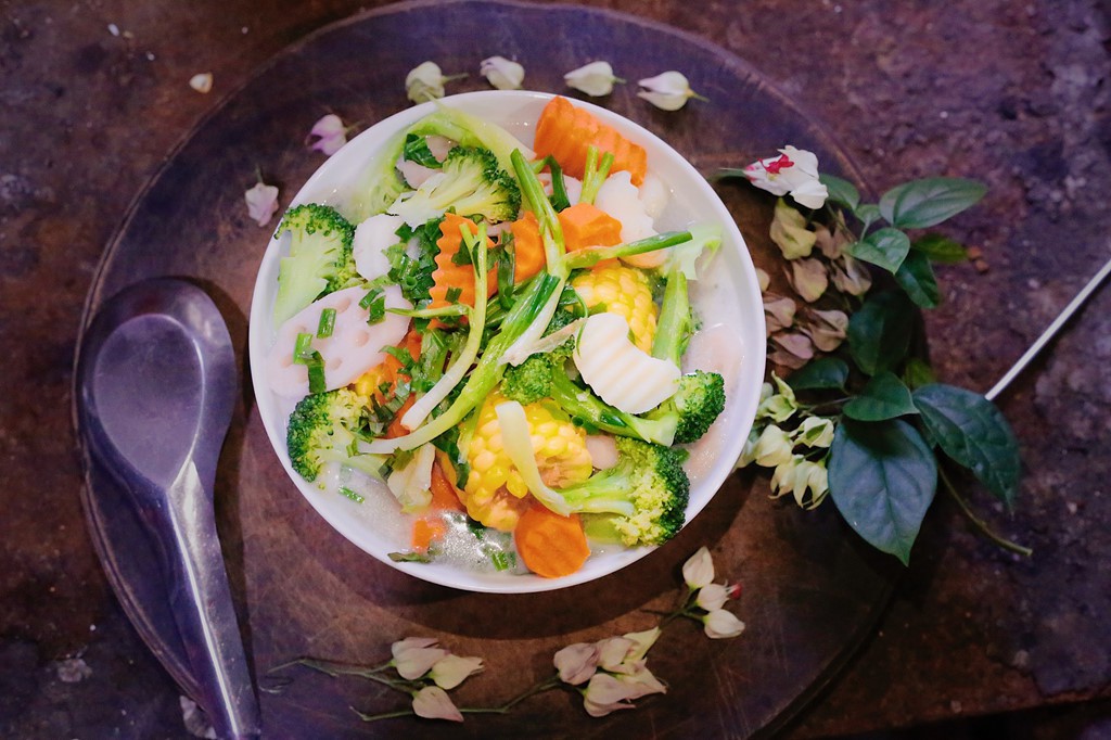 Canh chay sen dừa vừa ngon vừa trị bệnh