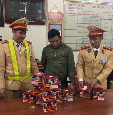 Cuối năm, pháo lậu rùng rùng đổ bộ