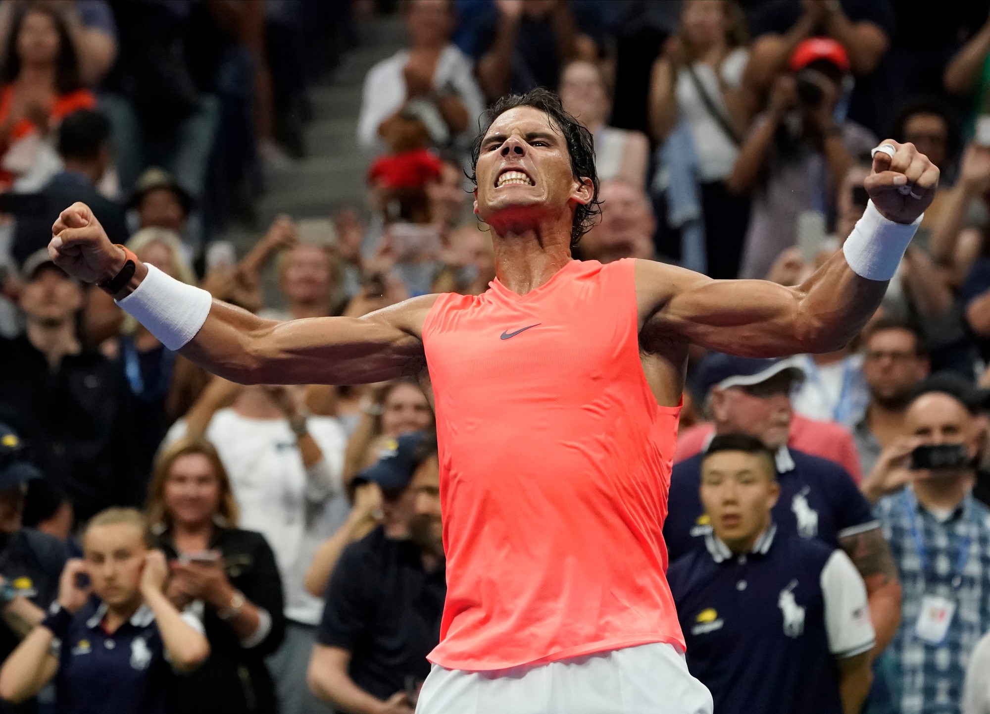Clip: Serena Williams dễ dàng đánh bại chị gái, Nadal vất vả trước tài năng trẻ - Ảnh 7.