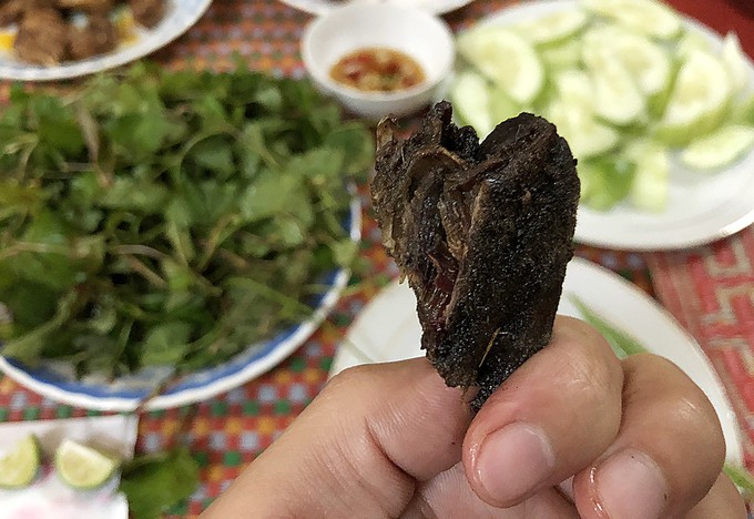 Đặc sản chuột ăn hạt s&acirc;m đ&atilde;i kh&aacute;ch qu&yacute; ở n&uacute;i Ngọc Linh - Ảnh 9.