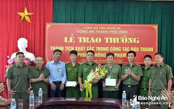 Nhiều lần gặp c&ocirc;ng an, kẻ bị truy n&atilde; vẫn tho&aacute;t nạn - Ảnh 2.