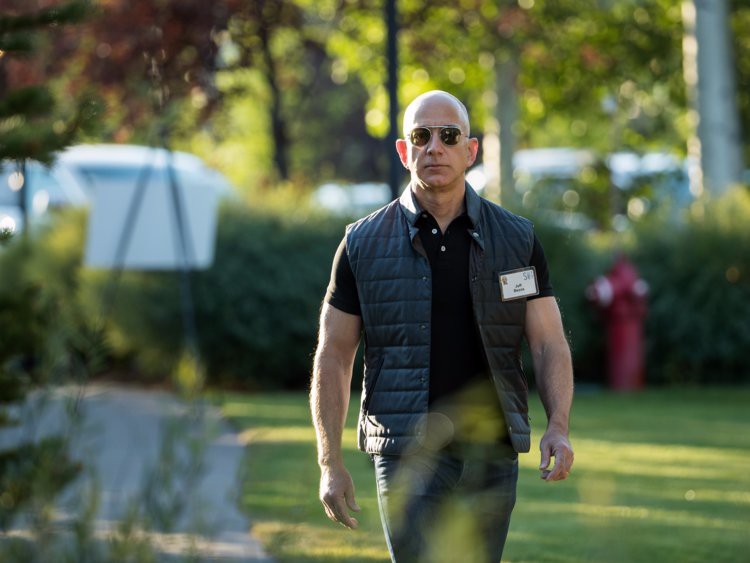 Giàu nhất thế giới, Jeff Bezos vẫn rửa bát sau mỗi bữa tối - Ảnh 11.