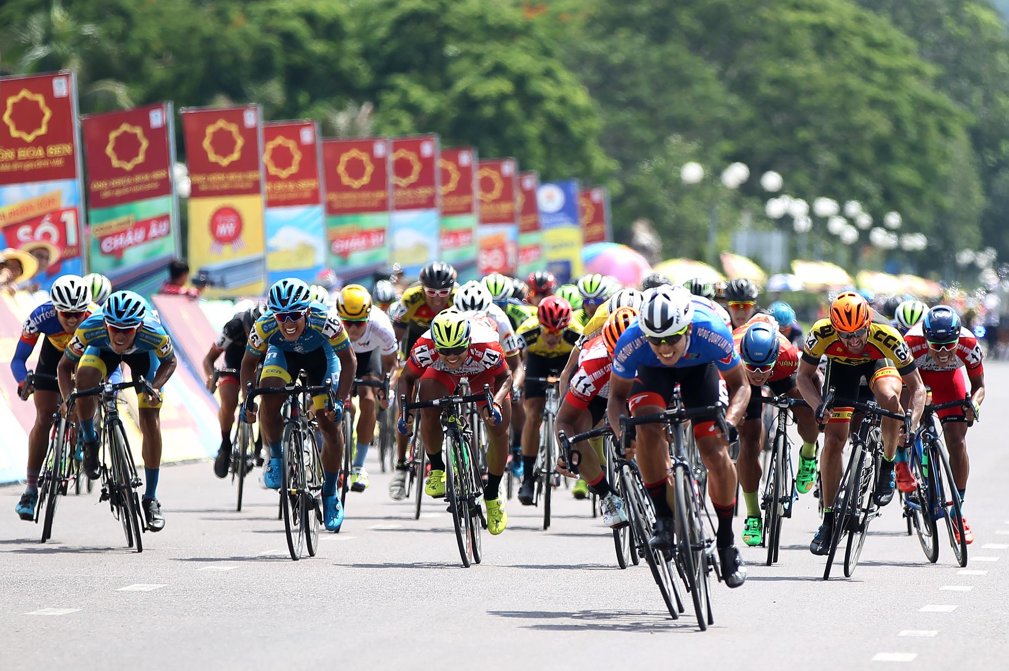 Tước quyền 4 tay đua ngay vạch xuất phát Cúp Tôn Hoa Sen 2018 - Ảnh 9.