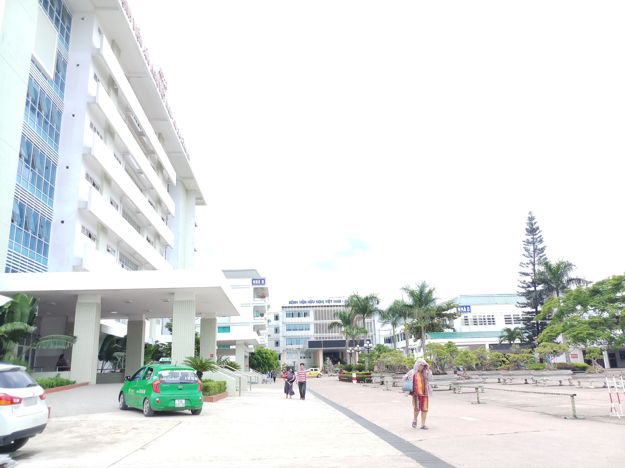Nửa đêm, cụ bà nhảy lầu 6 bệnh viện tự tử