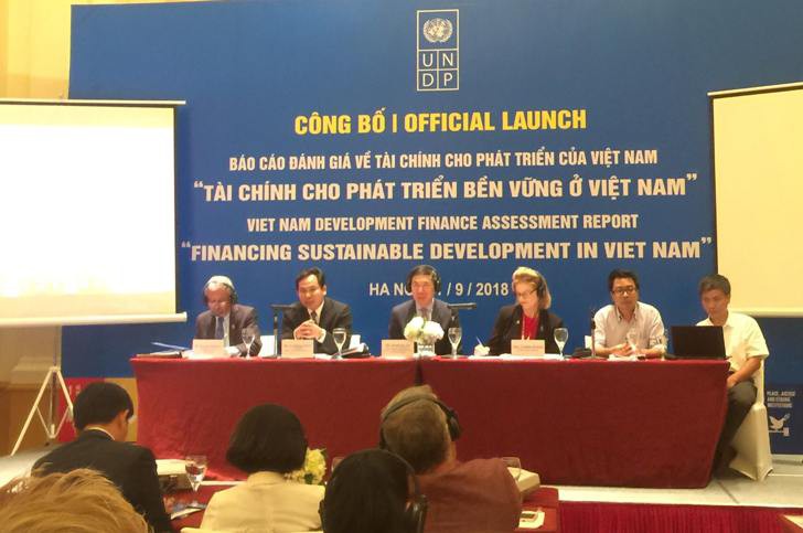 "Cạnh tranh thu hút FDI bằng ưu đãi thuế sẽ đưa kinh tế Việt Nam xuống đáy"