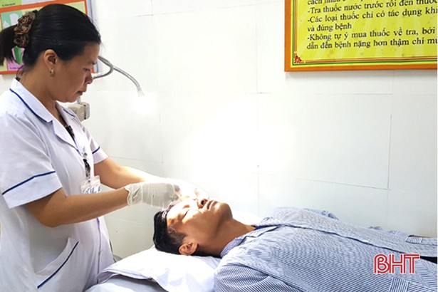 Mua cò về làm thịt, bị cò mổ vỡ thủy tinh thể