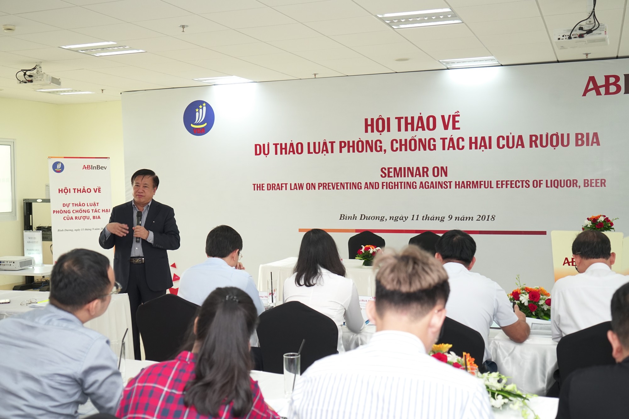 Cấm quảng cáo không có nghĩa là giảm được người uống rượu bia