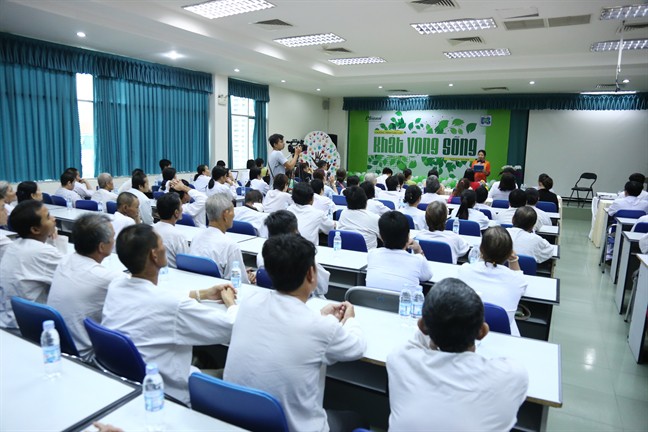 Xót lòng bệnh nhi chưa một lần thấy mẹ