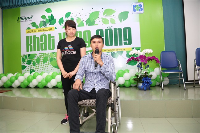 X&oacute;t l&ograve;ng bệnh nhi chưa một lần thấy mẹ - Ảnh 1.