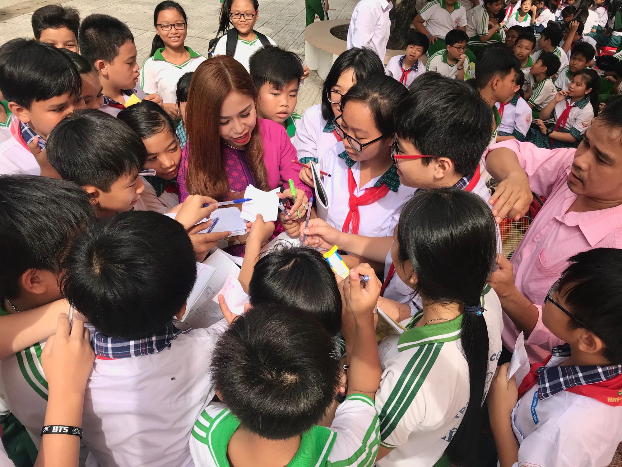 Nghệ sĩ B&igrave;nh Tinh dốc sức đưa s&acirc;n khấu v&agrave;o trường học - Ảnh 3.
