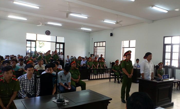Đ&aacute;nh chết người trong nh&agrave; tạm giữ, nguy&ecirc;n 5 c&aacute;n bộ c&ocirc;ng an l&atilde;nh &aacute;n - Ảnh 2.