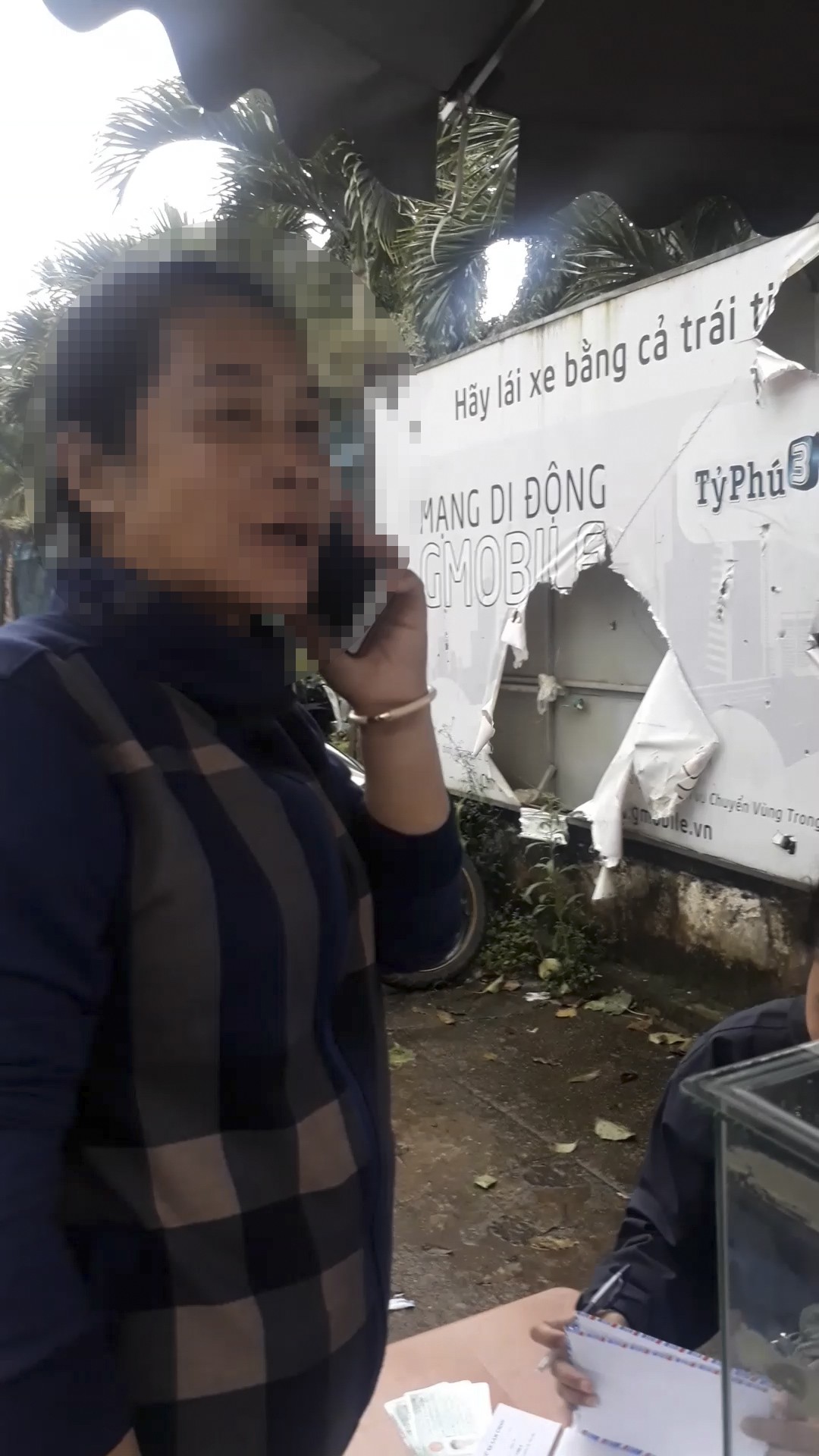 (eMagazine) - Bà giữ xe làm CMND siêu tốc bằng cách nào? - Ảnh 7.
