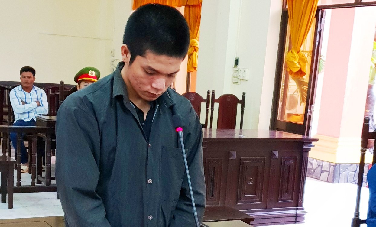 Chở cháu về nhà ngoại rồi hiếp dâm dọc đường