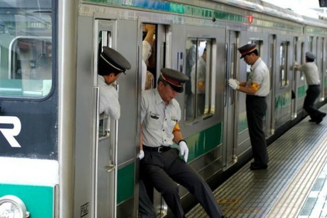 Du lịch bằng tàu cao tốc cả năm chỉ trễ vài giây ở Nhật - Ảnh 2.