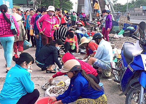 Có chính sách hỗ trợ công nhân ngoại tỉnh - Ảnh 1.