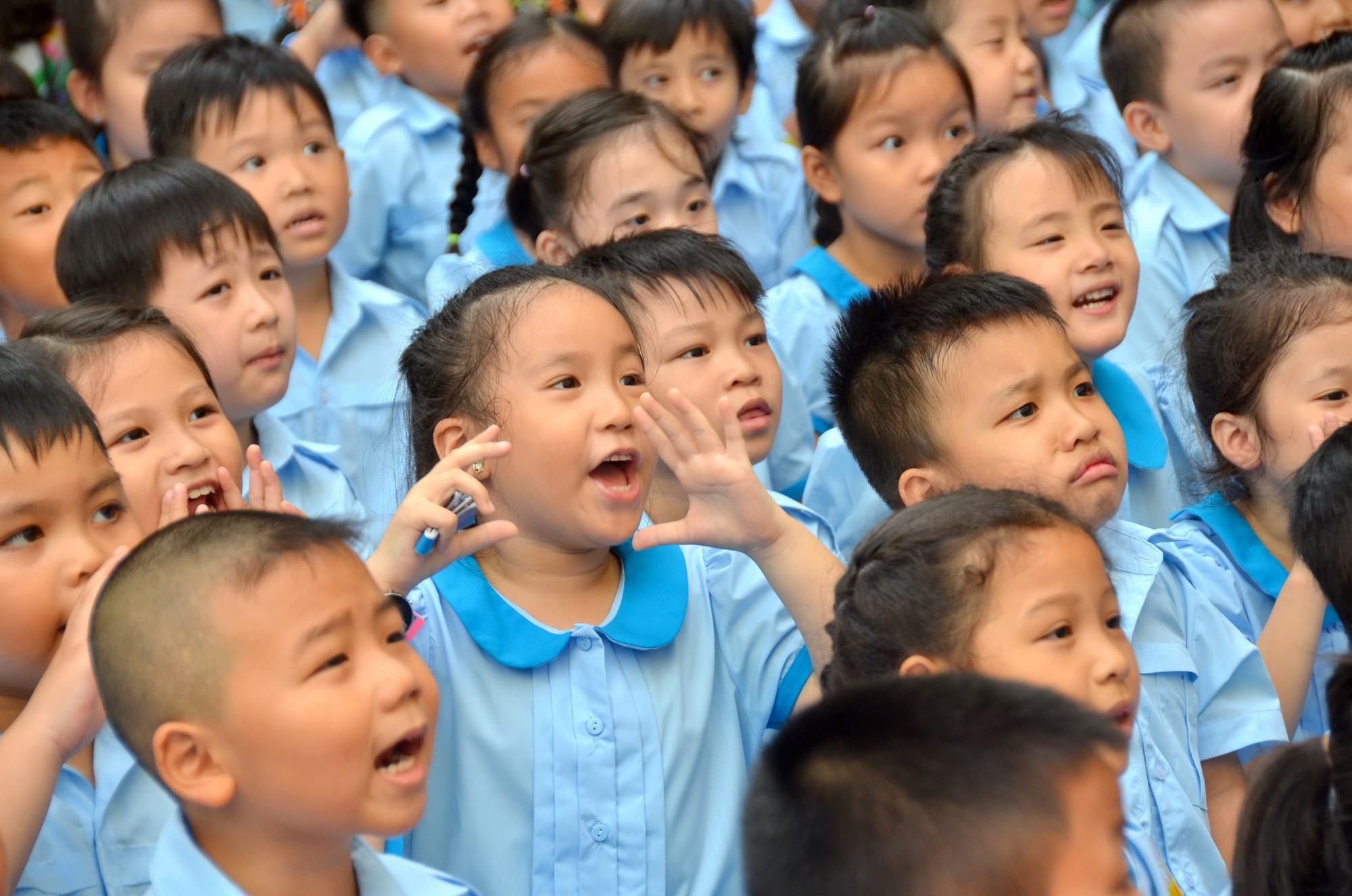 Không lợi dụng việc tài trợ giáo dục để ép buộc đóng góp