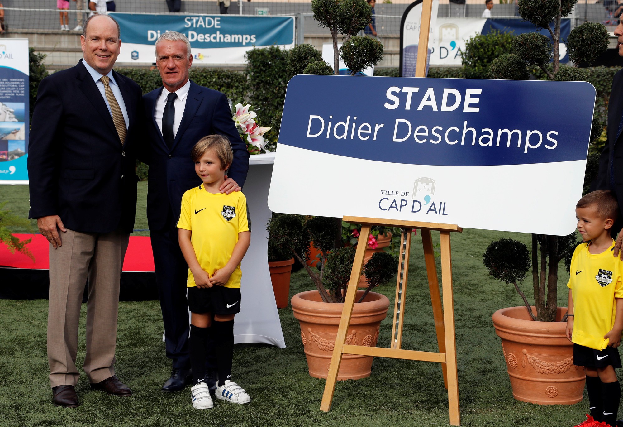 Sân bóng được đặt tên HLV tuyển Pháp Didier Deschamps