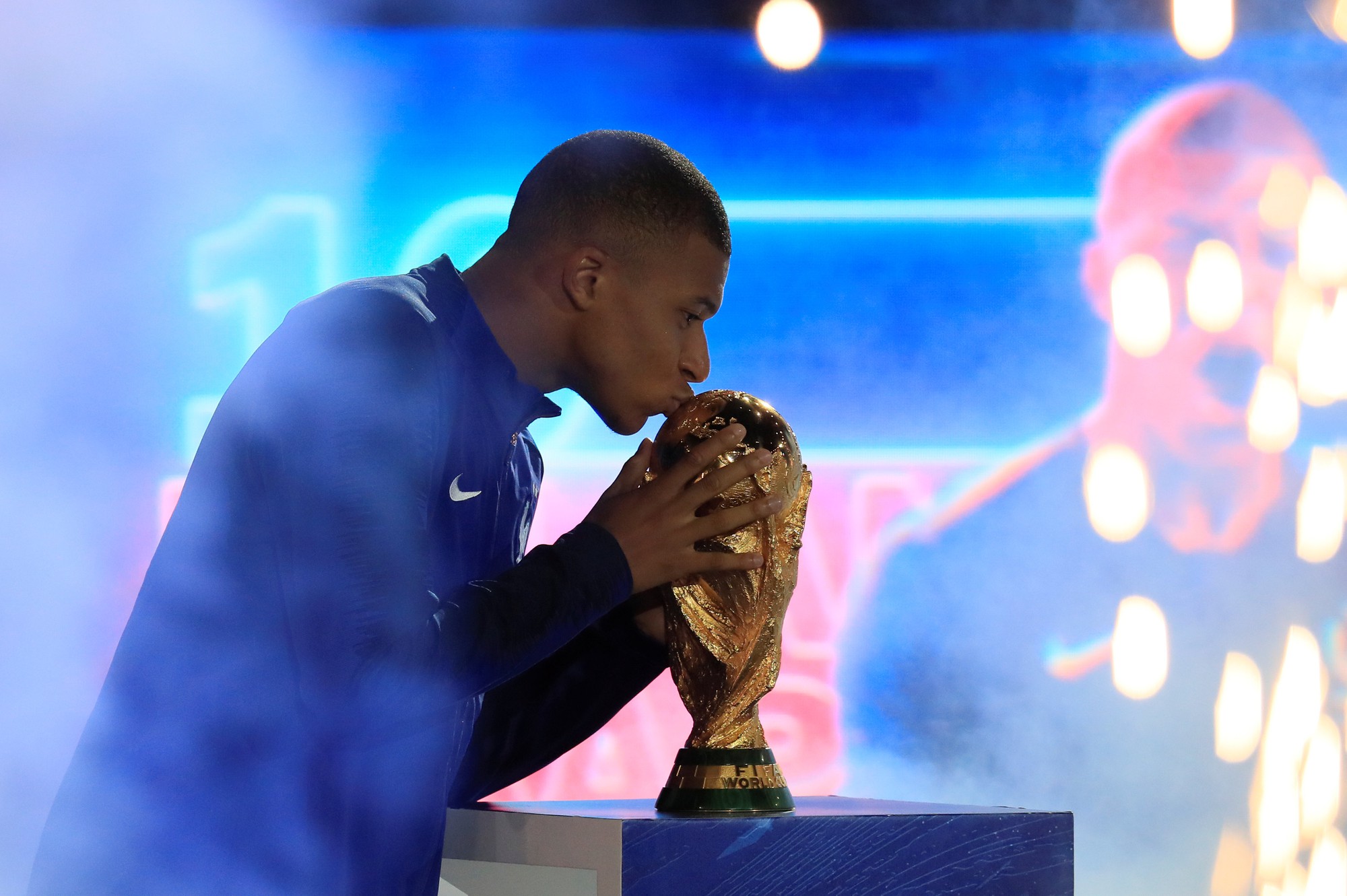 Mbappe xuất sắc hơn cả Messi, Ronaldo ở&hellip; tuổi 19 - Ảnh 4.