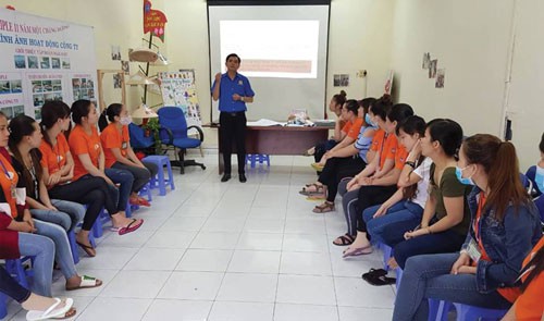 Trang bị kỹ năng "mềm" cho nữ công nhân