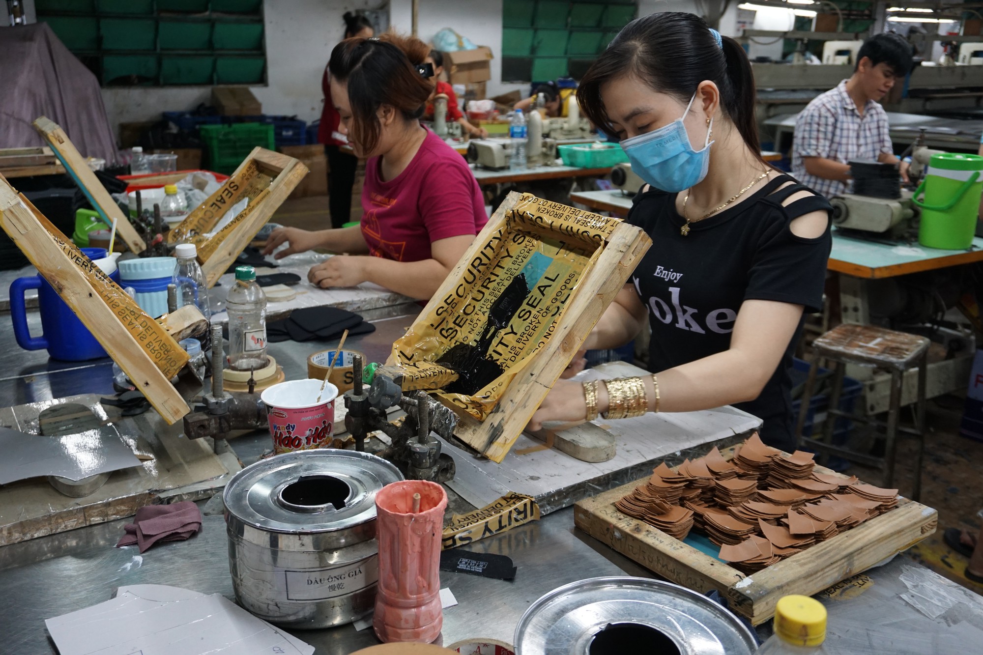 Tăng lương tối thiểu v&ugrave;ng ảnh hướng thế n&agrave;o đến mức đ&oacute;ng BHXH? - Ảnh 1.
