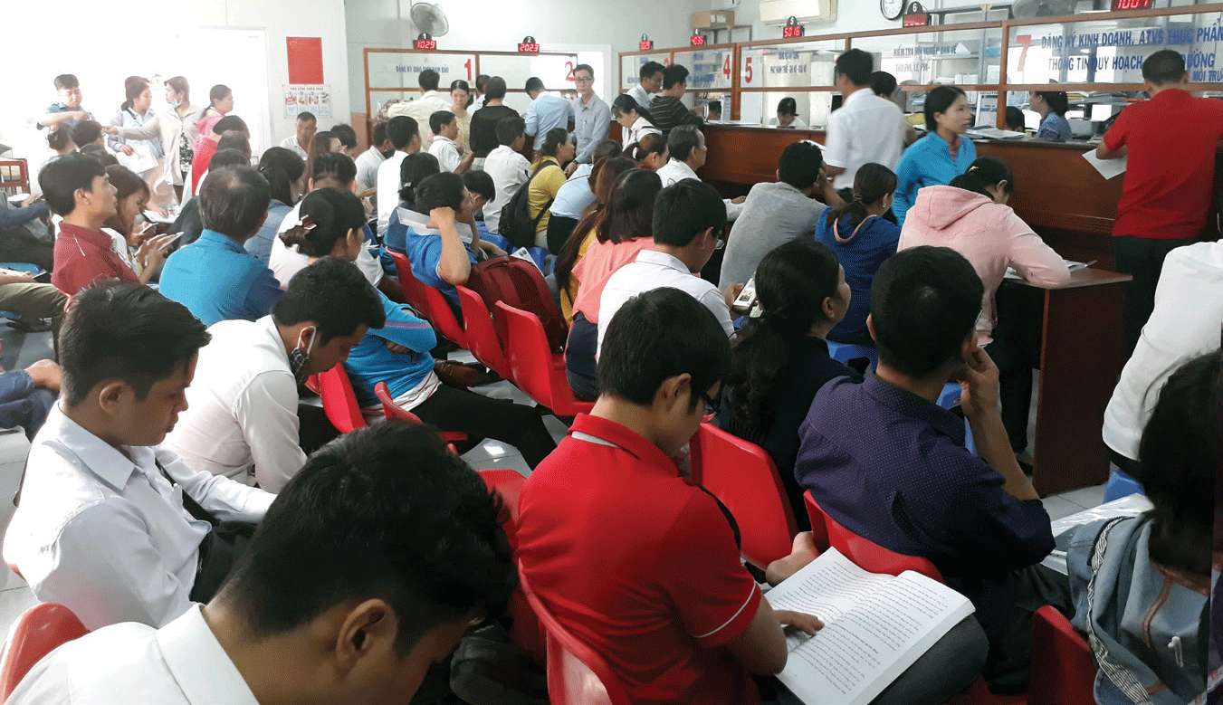 Thủ tục vẫn &ldquo;h&agrave;nh&rdquo; doanh nghiệp địa ốc - Ảnh 1.